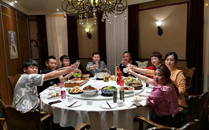 炯浩员工聚餐